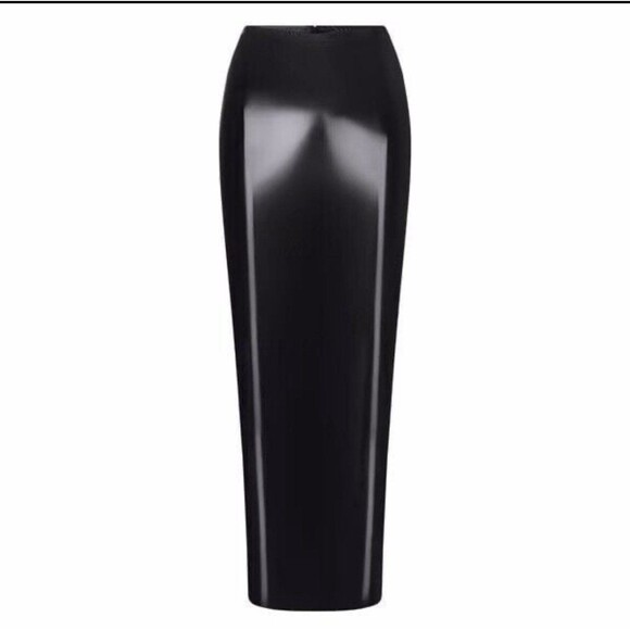 SKIMS Stretch Vinyl Onyx Tube Skirt, Size Medium. No Longer Sold! NWT - Picture 1 of 5